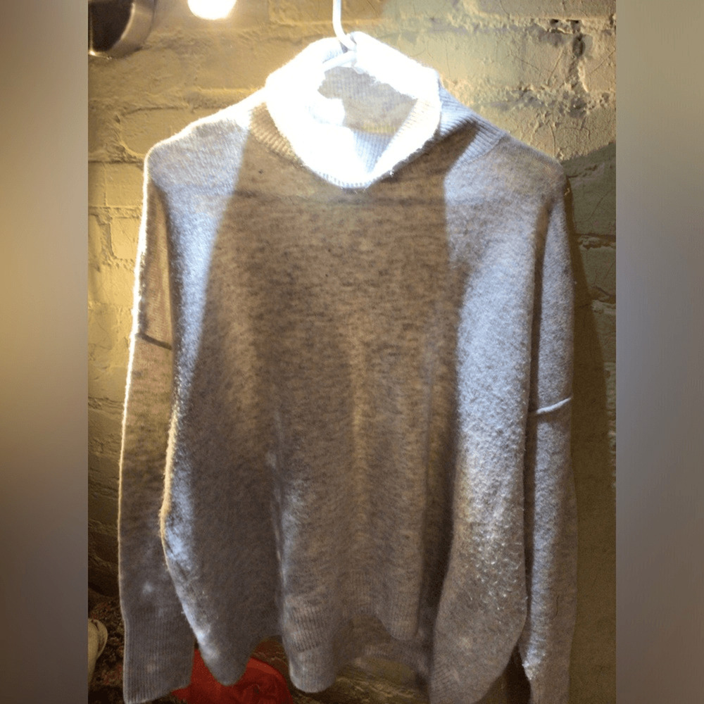 Vince Camuto Silver Gray Sweater
